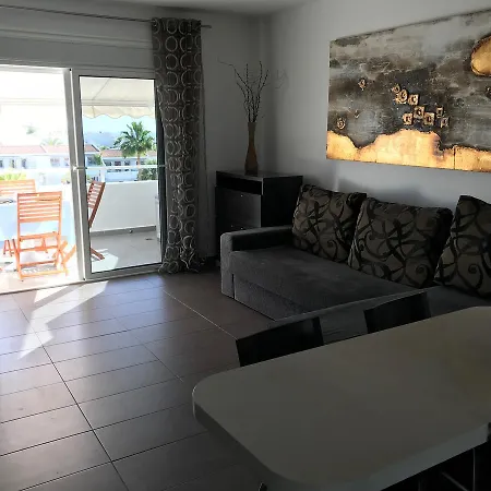 Island Village Heights Apartman
