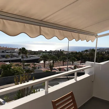 Island Village Heights Apartamento
